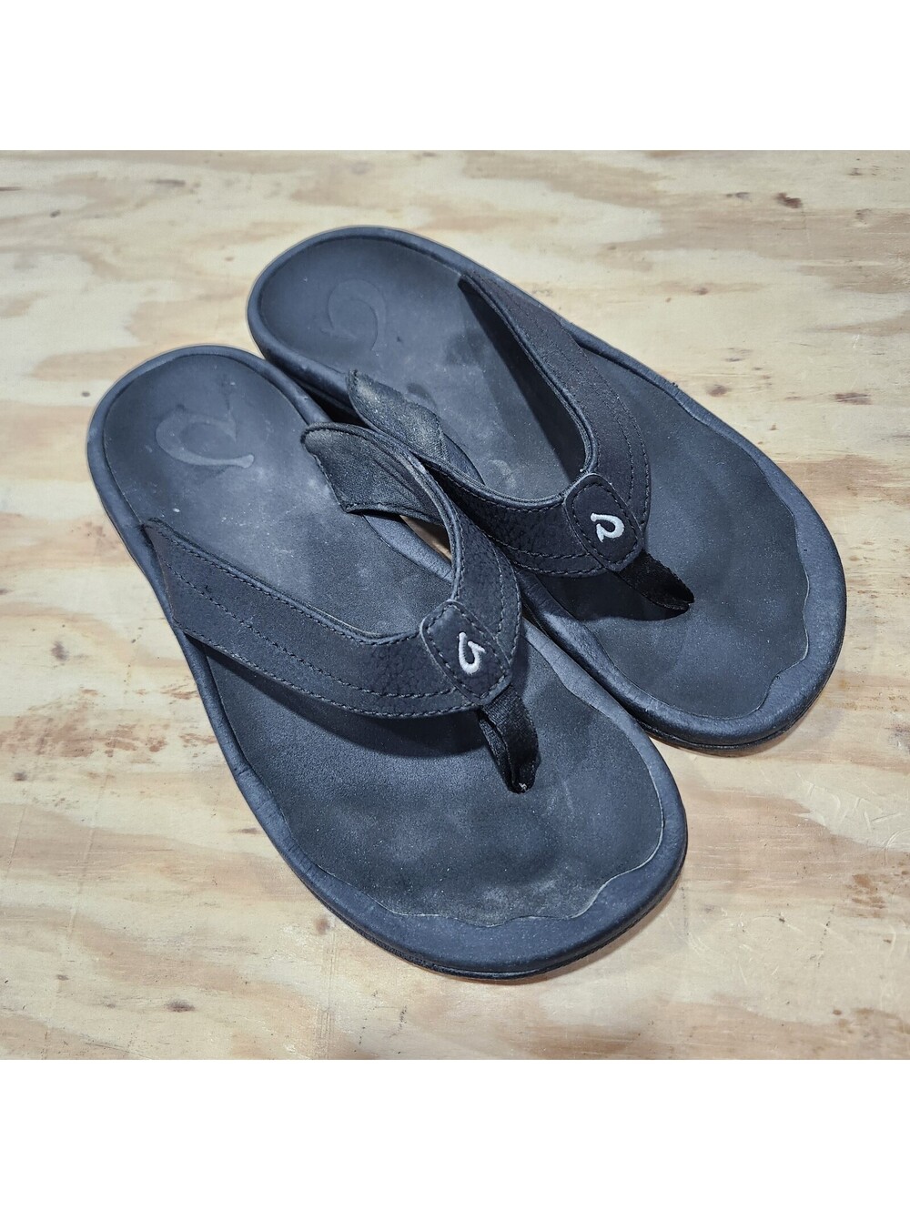 Womens Olukai Ohana Sz 6 Black Thong Flip Flops Leather Cushion Comfort Sandal